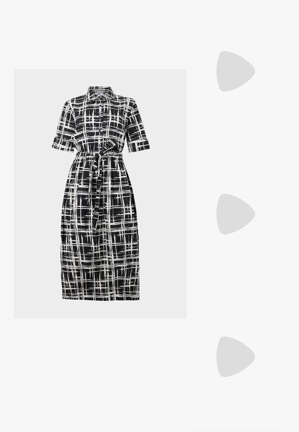 Robe chemise à carreaux noirs et blancs avec manches courtes, boutons sur le devant, taille ceinturée et ourlet arrivant au genou. Confectionnée en tissu léger.; Escarpins slingback en cuir noir avec bout pointu, design ajouré et bride ajustable ornée de ferrures métalliques.; Sac à main en cuir noir avec un design froncé et un détail en forme de nœud sur le devant. Dispose d'une poignée courte et d'accents de quincaillerie argentée.; Paire de boucles d’oreilles métalliques argentées brillantes avec un design en spirale et une pierre circulaire au centre sur un fond blanc uni.