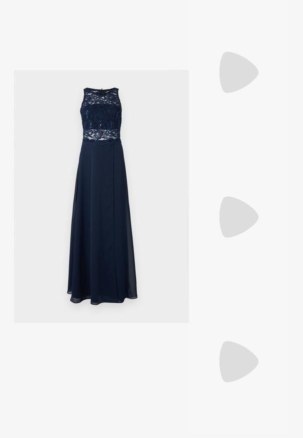 Robe de soirée bleu marine avec un corsage en dentelle ornée de sequins, sans manches, et une jupe fluide avec un détail de fente haute.; Sandale à talon haut en cuir verni noir avec bride à la cheville. Présente un design minimaliste, un bout ouvert et une boucle ornée de strass.; Pochette noire en mesh avec une silhouette structurée, ornée de petits clous métalliques, dotée d'une fermeture à clip et d'une bandoulière en chaîne détachable.; Paire de boucles d'oreilles ton argent avec plusieurs cristaux clairs facettés disposés en motif géométrique.