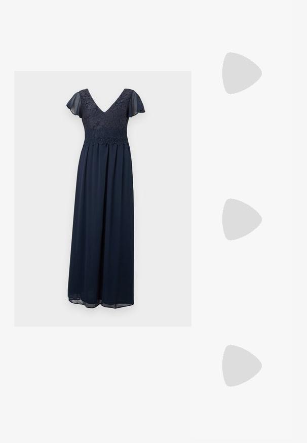 Robe maxi bleu marine avec corsage en dentelle florale, décolleté en V, et manches courtes délicates et transparentes.; Sandale noire à talons hauts au design épuré, avec une bride au niveau de la cheville, un bout ouvert et une texture en cuir lisse.; Sac à main en métal doré avec une texture lisse et brillante. Il possède une anse nouée et une forme arrondie et douce. Fermeture zippée sur le dessus.; Boucles d’oreilles créoles en métal argenté avec une surface lisse légèrement incurvée et des fermoirs à clapet sur un fond blanc uni.