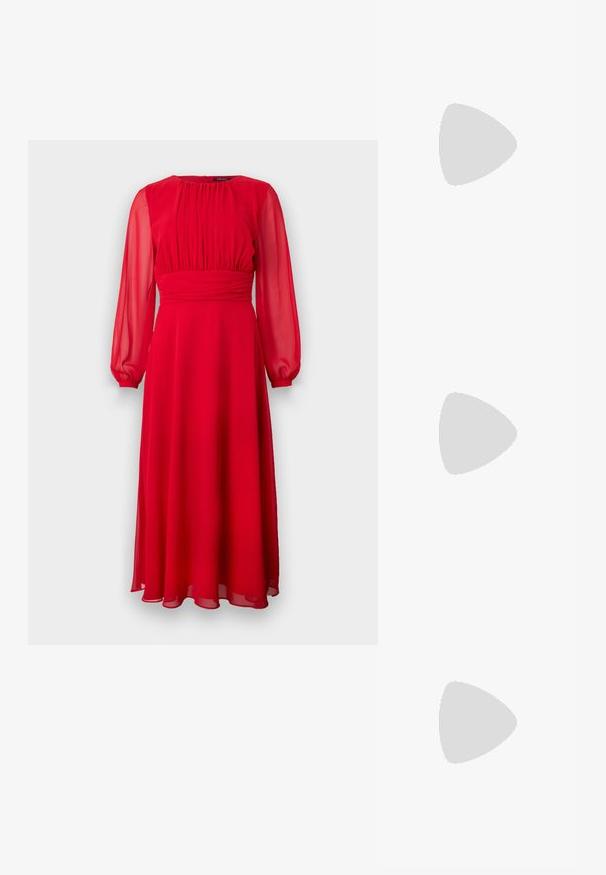 Robe en chiffon rouge avec de longues manches transparentes, un corsage plissé et une silhouette évasée. Texture douce et design jusqu'aux chevilles.; Sandales à talons ouvertes blanches avec une finition brillante, une sangle de cheville réglable et un talon carré. Texture lisse et design minimaliste.; Pochette bleu clair avec un design plissé. Présente une forme rectangulaire, une chaîne en bandoulière et une texture lisse avec un accent central.; Boucles d’oreilles créoles en métal argenté avec une surface lisse légèrement incurvée et des fermoirs à clapet sur un fond blanc uni.