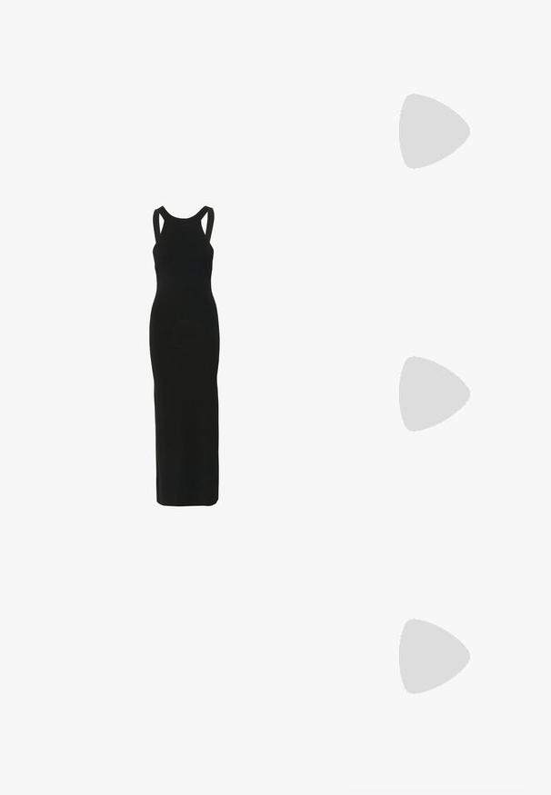 Gestuz GZSARIELLE - Vestido largo - black; Sandalia negra de tacón alto con tiras finas, hebilla en el tobillo y detalle de logo metálico en la tira lateral, sobre un fondo blanco.; Bolso negro brillante de Calvin Klein con cremallera dorada y correa corta sobre un fondo blanco liso.; Par de pendientes de aro dorados pulidos con postes delgados y cierres con bisagra, exhibidos sobre un fondo liso gris claro.