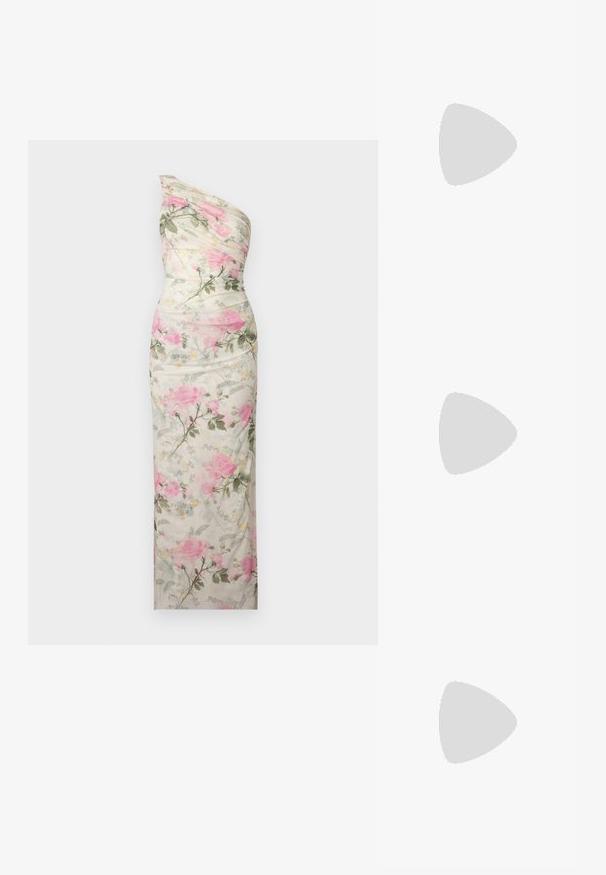 Robe florale à une épaule en tissu crème avec des roses pink et des feuilles vertes. Texture lisse avec une silhouette ajustée et un détail drapé.; Sandale à talon dorée en métal avec un bout carré, des brides croisées, une bride réglable à la cheville et un talon bloc texturé.; Pochette métallique rose gold avec une surface lisse, ornée de perles iridescentes, de forme rectangulaire et dotée d'une fermeture à clip en argent.; Des boucles d'oreilles dorées présentent un cristal transparent taillé en marquise surmontant une perle blanche en forme de goutte. Texture lisse avec des finitions polies.