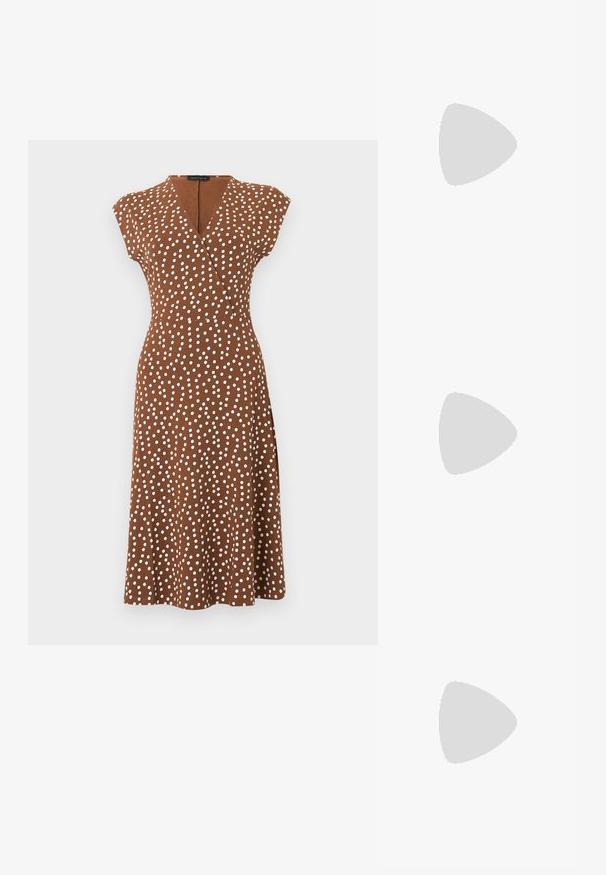 Robe midi marron à pois blancs, style portefeuille col en V, manches courtes, taille cintrée, présentée sur un fond uni.; Sandale à talons hauts en suède beige avec un bout ouvert, design de sangle croisée et bride de cheville avec une boucle dorée.; Lunettes de soleil rondes avec des verres dégradés marron, une monture en acétate écaille de tortue, et des accents en métal doré sur le pont et les branches.; Sac bandoulière rectangulaire beige avec sangle réglable et fermeture éclair, comportant un petit logo "Anna Field" au centre avant.