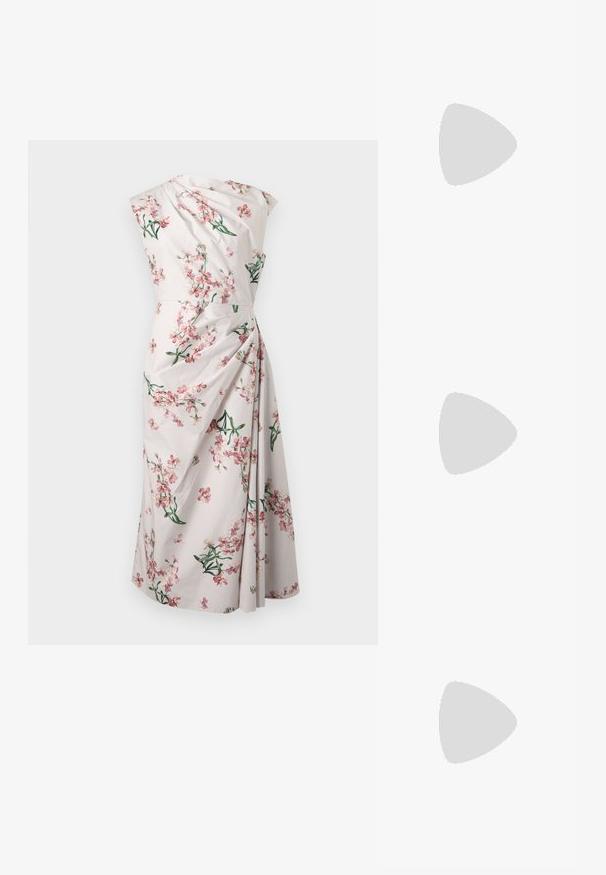 Λευκό μίντι φόρεμα χωρίς μανίκια με ροζ floral μοτίβο και ρεβέρ που μαζεύει στη μία πλευρά.; Μαύρο σανδάλι με ψηλό τακούνι, στενό λουράκι στον αστράγαλο, τετράγωνη μύτη, υλικό από λείο δέρμα και μεταλλικό διακοσμητικό πόρπη.; Μπεζ μαλακή δερμάτινη τσάντα με ασημένιο μεταλλικό πλαίσιο κλεισίματος, έναν μονό ιμάντα ώμου και προαιρετικό αλυσίδα ιμάντα σε λευκό φόντο.; Σκουλαρίκια με κλιπ από στριμμένο ασημένιο μέταλλο με λείο, γυαλιστερό φινίρισμα, που χαρακτηρίζονται από μοντέρνο, αφηρημένο σπειροειδές σχέδιο.