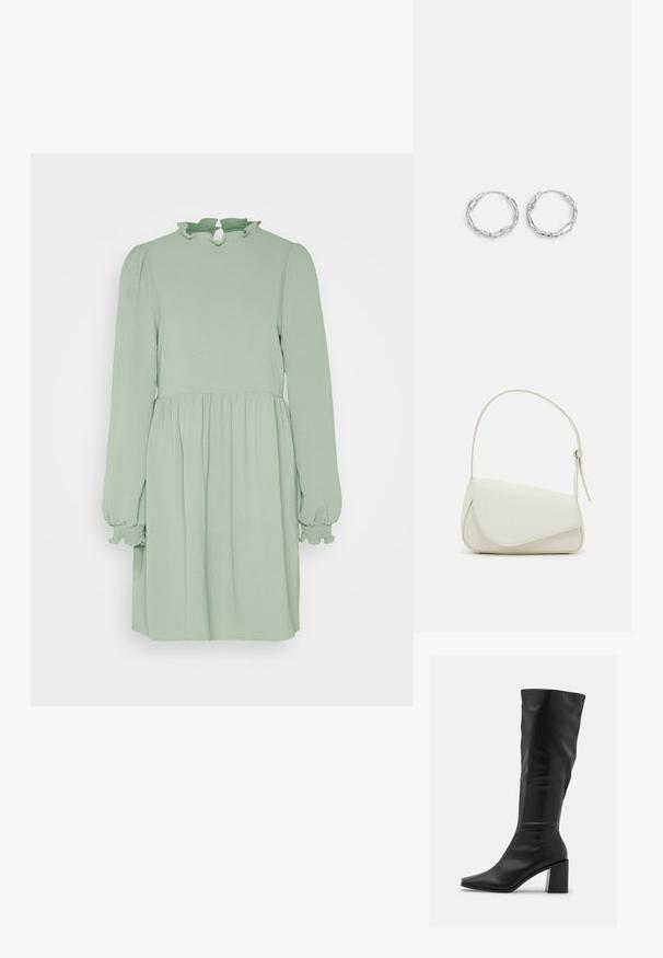 ONLY ONLMETTE HIGHNECK DRESS - Hverdagskjole - green; RAID BLICK - Høje støvler/ Støvler - black; Hvid taske i faux læder med en struktureret trekantet form, enkelt justerbart skulderstrop og en flaplås med kurver.; Sølv hoops med en bølget, uregelmæssig tekstur. Har en tynd, cirkulær form og en reflekterende finish.