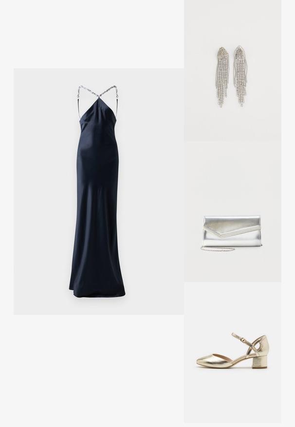 Robe en satin bleu marine, longue et ajustée, avec des bretelles spaghetti. Présente un dos croisé avec un accent en chaîne argentée. Texture lisse et soyeuse.; Chaussures à talons en métal doré avec un bout arrondi, une sangle de cheville et un talon bloc. Texture lisse avec une finition brillante et un design à sangles croisées.; Pochette argentée brillante avec rabat style enveloppe et garniture décorative, petite bandoulière chaîne argentée, sur fond clair uni.; Boucles d'oreilles en argent présentant un design en cascade avec plusieurs rangées de strass scintillants, des pointes effilées et de délicates nuances de chaîne.
