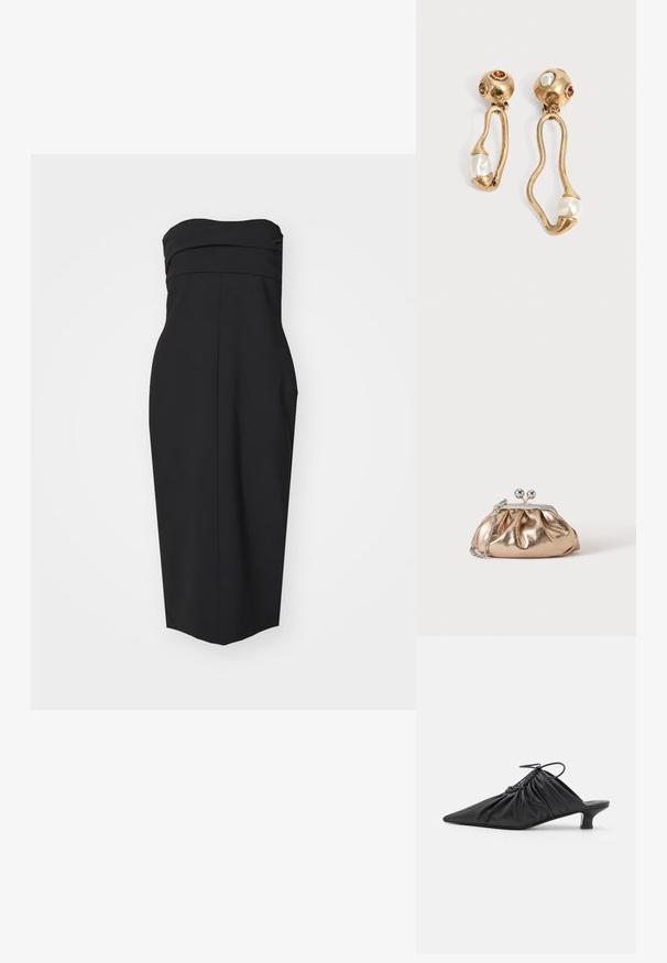 Schwarzes, trägerloses Kleid mit tailliertem Oberteil, geplisster Verzierung und geradem Schnitt. Hergestellt aus einem glatten Stoff ohne sichtbare Muster oder Akzente.; Schwarze Leder-Mules zum Hineinschlüpfen mit spitzer Zehe, geraffter Textur und kleinem Kitten-Heel. Verfügt über ein Zugbanddetail am Öffnung.; Kleine goldene Metallic-Clutch mit silbernem Verschluss und Kettengurt auf einfachem hellem Hintergrund.; Ohrringe in Goldton mit unregelmäßigen offenen Formen, jeweils mit einer Perle am unteren Ende und Edelsteindetails an den runden Steckern.