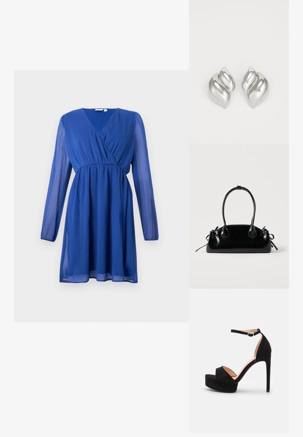 Vestido largo de gasa azul con mangas largas, escote en V, cintura fruncida y falda fluida sobre fondo liso.; Sandalia de tacón alto de ante negro con suela de plataforma, tira en el tobillo con herrajes plateados, diseño de punta abierta y textura suave.; Pequeño bolso negro brillante con dos asas largas y detalles de cordón lateral sobre un fondo claro liso.; Pendientes de plata con una forma orgánica y abstracta. Superficie lisa y brillante con un diseño cónico. Presentan suaves curvas y un detalle de línea central.