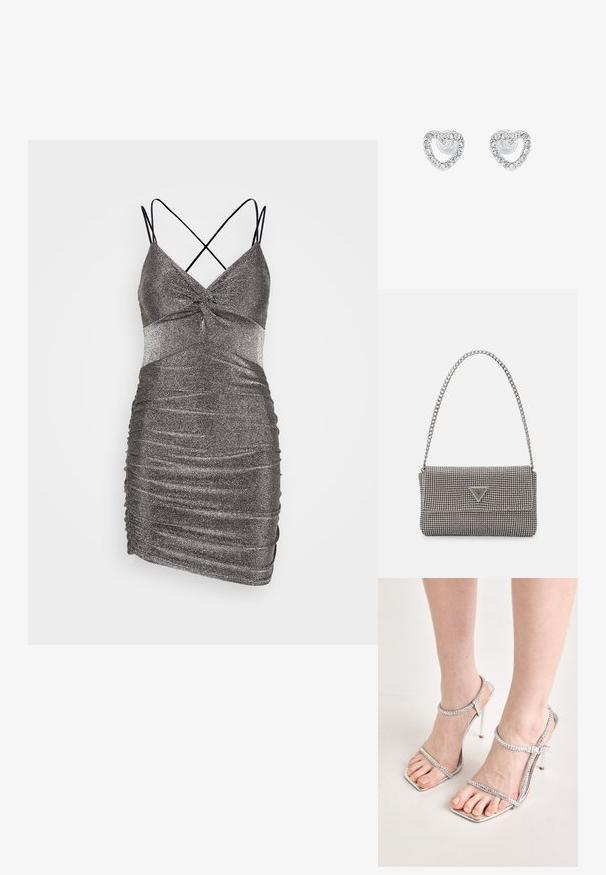 WAL G. EXCLUSIVE NYE GLITTER JIVE - Džersejové šaty - silver; Nohy v strieborných sandáloch na vysokých podpätkoch s tenkými pásikmi a štvorcovými špičkami stoja na svetlej ploche.; Svetlošedá metalická kabelka s reťazovým popruhom, ozdobená malými kruhovými kovovými štítkami a trojuholníkovým logom značky.; Pár strieborných náušníc vo forme srdca, osadených malými jasnými kryštálmi, na bielom pozadí.