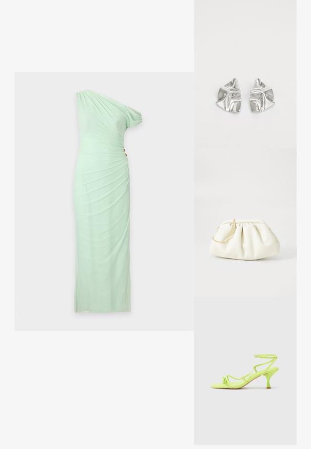 Robe ajustée vert clair à une épaule avec une manche courte d'un côté et des détails froncés subtils sur le devant et à la taille.; Sandale à talons hauts vert fluo avec un bout carré, des fines lanières, une boucle à la cheville et un talon courbé. Matériau lisse avec une finition brillante.; Sac à main en cuir blanc avec un design plissé, doté d'une bandoulière en chaîne dorée et d'une forme arrondie. Texture lisse avec des plis doux et sans motifs.; Boucles d'oreilles en métal argenté avec un design ondulé et sculptural, présentant une finition polie et des formes irrégulières, mettant en valeur une esthétique contemporaine.