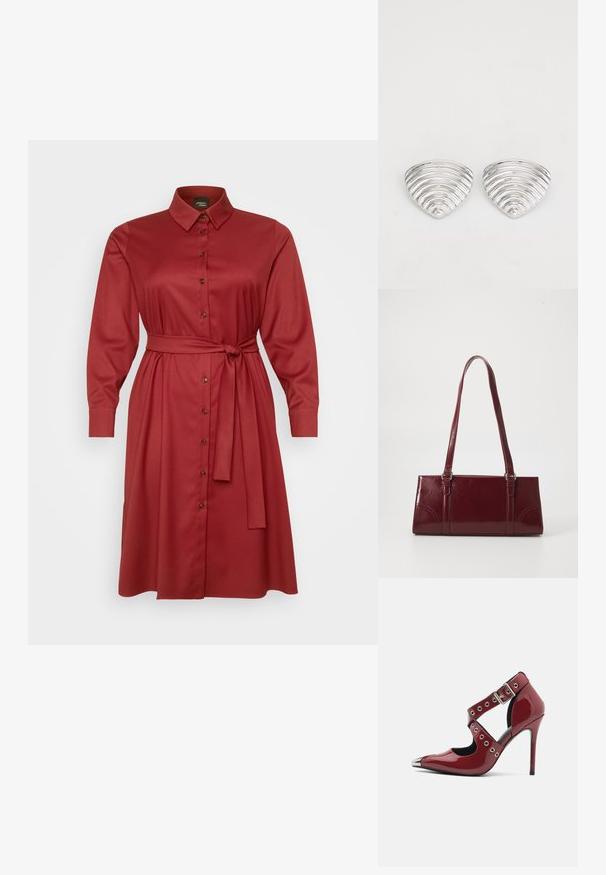 Bordeauxfarbenes Hemdkleid, mit Knopfverschluss an der Vorderseite, langen Ärmeln, tailliertem Schnitt und einem Gürtel in der Taille, aus weichem Stoff mit glatter Textur und subtiler Glanz.; Rote Lackleder-Pumps mit Ausschnittdesign, silbernen runden Ösen und spitzer Schuhspitze, ausgestattet mit einem metallischen Akzent an der Schuhspitze.; Burgunderfarbene Handtasche aus glänzendem Material, rechteckige Form, mit zwei Schulterriemen und subtilen, geschwungenen Akzenten an der Vorderseite.; Ohrringe in Silberoptik mit einem wellenförmigen, strukturierten Design, das wie überlappende Halbmonden geformt ist; die polierte Oberfläche verstärkt die reflektierenden Eigenschaften.