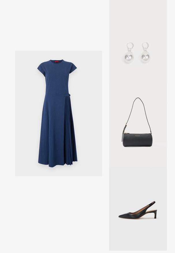 Marineblaues Midikleid mit kurzen Ärmeln, Rundhalsausschnitt und seitlichem plissiertem Einsatz, der an der Taille mit einer Schnalle befestigt ist.; Schwarze Leder-Slingback-Pumps mit spitzer Zehenform, niedrigem Absatz und glatter Textur. Verfügt über einen dünnen, verstellbaren Riemen für einen sicheren Sitz.; Schwarze zylindrische Lederschultertasche mit goldenem Reißverschluss und "Michael Kors"-Logo auf der Vorderseite, verstellbarer Riemen mit Schnalle.; Silberne Tropfenohrringe mit glatten, runden, reflektierenden Oberflächen, die an Hakenverschlüssen hängen. Der Hintergrund ist reinweiß.
