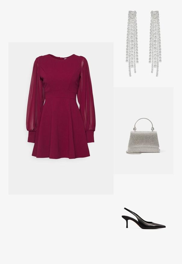 Bordeaux jurk met een aansluitende top, uitlopende rok en doorschijnende lange mouwen; heeft een ronde halslijn en een verborgen ritssluiting aan de achterkant.; NA-KD Klassieke pumps - black; ALDO FELISIA - Handtas - silver-coloured; Lange zilveren oorbellen met een scala aan heldere, facetteerde kristallen in een waterval van strengen met variërende lengtes en vormen.