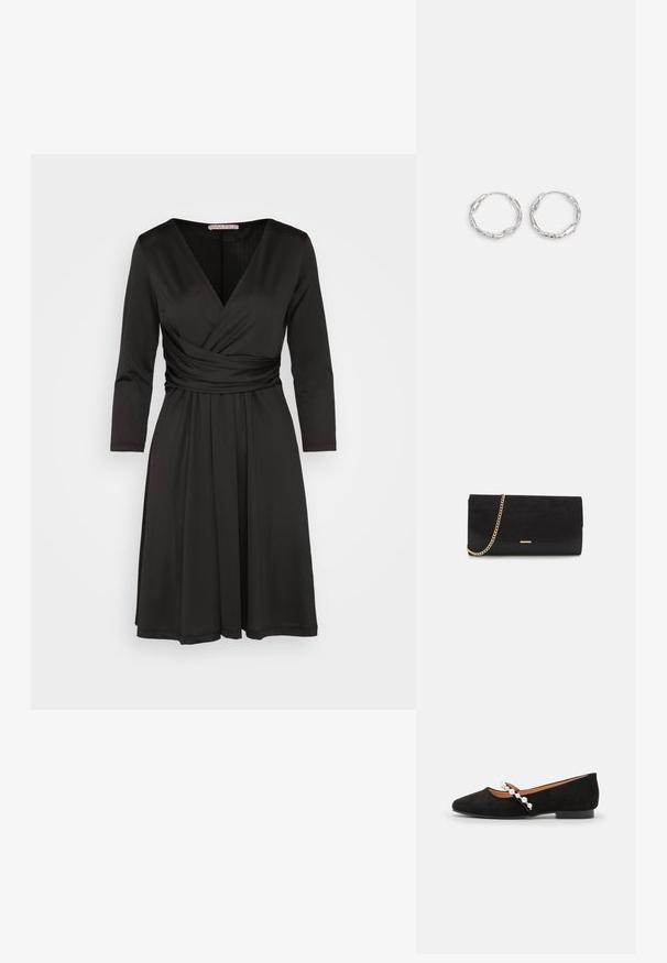 Anna Field Jerseykjole - black; Sorte ruskind balletflade med spids tå, der har en dekorativ rem prydet med hvide perler og en lav hæl.; Sort clutch taske lavet af ruskind med en struktureret overflade, udstyret med en guld kædestrop og et elegant, kantet design.; Sølv hoops med en bølget, uregelmæssig tekstur. Har en tynd, cirkulær form og en reflekterende finish.