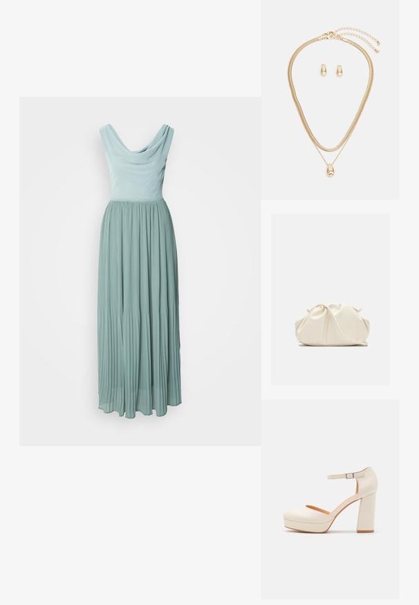 Une longue robe plissée en bleu sarcelle atténué avec un col drapé et un corsage ajusté, confectionnée dans un tissu léger affichant une texture douce.; Talons compensés de couleur crème avec un bout rond et une bride de cheville réglable. Présente un talon épais avec une légère accent en bois.; Pochette en cuir souple couleur crème avec un design froncé et une fine bandoulière reposant à l’avant sur un fond uni.; Ensemble de bijoux en or comprenant un collier superposé avec un pendentif en forme de goutte et des boucles d'oreilles créoles assorties, le tout avec une finition polie.