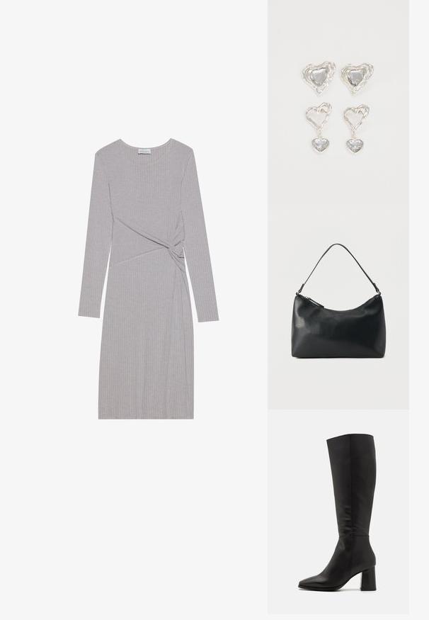 Langärmliges graues geripptes Kleid mit einem geknoteten Design in der Taille, das einen runden Ausschnitt und eine figurbetonte Silhouette aufweist.; Schwarze kniehohe Stiefel aus glattem Leder. Sie verfügen über eine spitze Zehenform und einen klobigen, strukturierten Blockabsatz. Minimale Nähtedetails.; Schwarze Schultertasche aus strukturiertem Leder mit gewölbtem Reißverschluss oben und einem verstellbaren Riemen vor einfarbigem Hintergrund.; Silberne herzförmige Ohrringe mit facettierten klaren Steinen und einem strukturierten Rahmen. Das Set umfasst Stecker- und Anhänger-Stile.