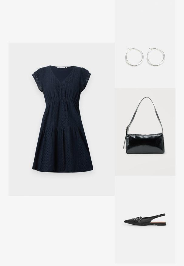 Marineblaues Kurzarmkleid mit V-Ausschnitt, knöpfbarem Vorderteil, elastischer Taille und einem kunstvollen Lochspitzenmuster im gesamten Stoff.; Schwarze Leder-Slingback-Ballerina mit spitzem Zeh, ausgestattet mit zwei horizontalen Riemen und quadratischen silbernen Schnallen, mit flachem Absatz und glatter Oberfläche.; Schwarze rechteckige Schultertasche mit einem verstellbaren Riemen und einem oberen Reißverschluss vor einfachem Hintergrund.; Silberne Creolen zeichnen sich durch ein glattes, rundes Design mit einem schlanken Profil und einem sicheren Verschluss aus. Minimalistischer Stil mit glänzender Oberfläche.