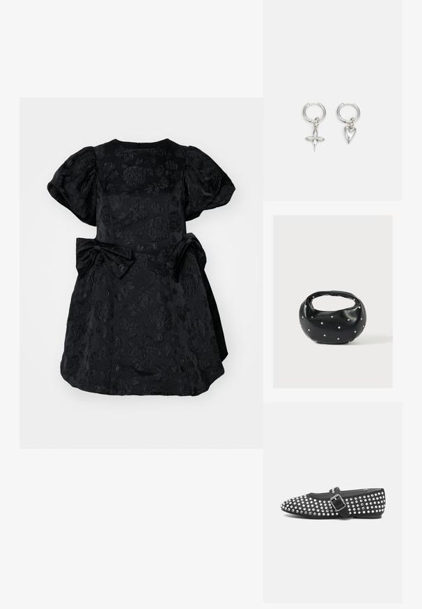 Robe noire avec des manches bouffantes, texture florale et détail en nœud à la taille. Le tissu a un léger éclat et un motif brodé.; Chaussure plate noire à bout arrondi, dotée d'un design studded avec des accents métalliques et d'une sangle à boucle sur le cou-de-pied.; Sac à main en cuir noir de forme arrondie, décoré de clous argentés et équipé d'une poignée courte. Texture lisse et fermeture éclair.; Boucles d'oreilles en argent en forme de cerceau avec un charme croix et cœur. Texture lisse et brillante avec une finition polie. Chaque charmepend d'une boucle sécurisée.