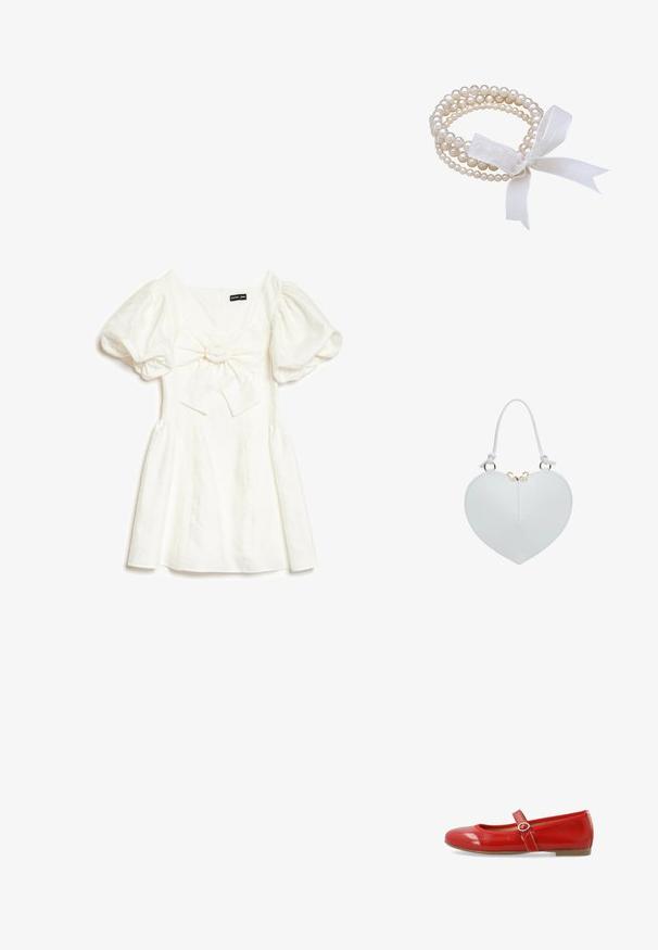 Witte korte jurk met pofmouwen en een grote strik voorop, gelabeld Sister Jane, plat gelegd op een witte achtergrond.; Rode gepatenteerde leren ballerina met een ronde neus, een decoratieve band met een ronde gesp en een gladde, glanzende afwerking.; Witte leren handtas in hartvorm met kort handvat en goudkleurige ritssluiting bovenaan in het midden.; Witte parelarmband met meerdere strengen, met parels van verschillende groottes. Vastgebonden met een doorschijnende witte lintstrik.