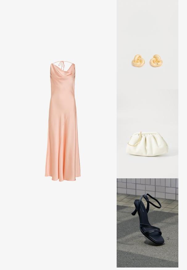 Robe nuisette en satin pêche longueur sol avec un décolleté cascade et de fines bretelles halter nouées dans le dos.; Sandale noire à talon haut avec lanières et boucle à la cheville, flottant au-dessus d'un sol gris texturé avec un mur carrelé en arrière-plan.; Sac à main en cuir blanc avec un design plissé, doté d'une bandoulière en chaîne dorée et d'une forme arrondie. Texture lisse avec des plis doux et sans motifs.; Paire de clous d'oreilles en forme de nœud, couleur or brillant, sur un fond blanc uni.