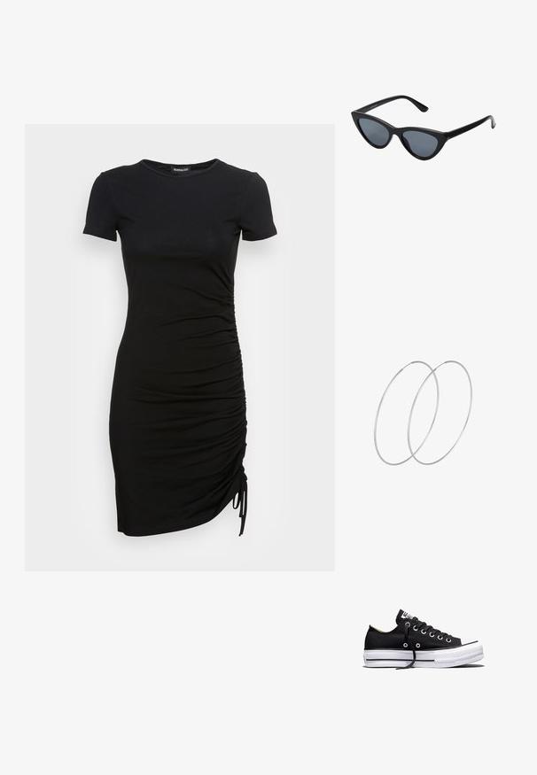 Robe noire à manches courtes en matière extensible, avec des fronces sur les côtés et des liens réglables au bas pour une silhouette ajustée.; Baskets basses en toile noire avec semelle plateforme en caoutchouc blanche, lacets noirs et œillets métalliques sur fond blanc.; Lunettes de soleil noires en forme d'œil de chat avec des verres gris foncé, monture en plastique élégante, coins pointus et branches droites. Pas de métal visible ni d'accents.; Boucles d'oreilles en argent au design minimaliste. Forme circulaire, texture lisse et profil fin. Légères avec une finition polie.