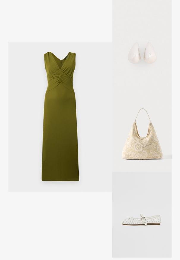 Mouwloze olijfgroene maxi-jurk met V-hals, geplooide details bij de buste en taille, aansluitend silhouet en een lengte tot op de vloer.; Witte platte schoen met een spitse neus, versierd met zilveren studs, beschikt over een gespsluiting over de wreef en een lichtbruine zool.; Crèmekleurige stoffen draagtas met wit bloemig gehaakt patroon en een enkele dunne schouderband op een effen achtergrond.; Zilveren metalen druppeloorbellen met een gladde, reflecterende oppervlakte en een druppelvorm, voorzien van een naadloos ontwerp en zonder zichtbare versieringen.
