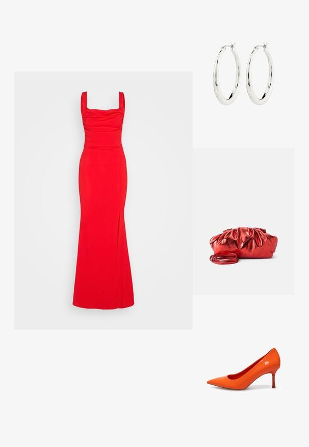 WAL G. MAYA SQUARE NECK MAXI - Jerseykjole - red; Woden WODEN - Pumps - tiger; Rød metallisk håndtaske med en samlet, puffy design. Har en lang, tynd skulderrem og en glat, blank tekstur.; Sølvøreringe i form af hoops med en glat, blank finish. Cirkulær form, der har en sikker lås. Simpelt og elegant design.