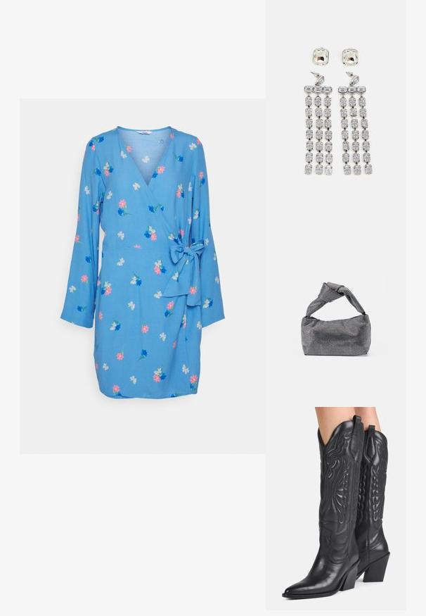 Envii ENLIME V NECK DRESS - Jurk - multicoloured/blue; Zwarte leren cowboylaarzen met spitse neuzen, decoratieve stiksels en schuine blokhakken gedragen door een persoon.; Zwarte en zilveren handtas met een gestructureerd oppervlak dat een diamanten patroon vertoont, een geknoopt handvat en een gestructureerde vorm.; Kruisdruppel oorbellen met hardware in zilvertint, gekenmerkt door een vierkante stud en watervallen van rechthoekige en octagonale kristallen.