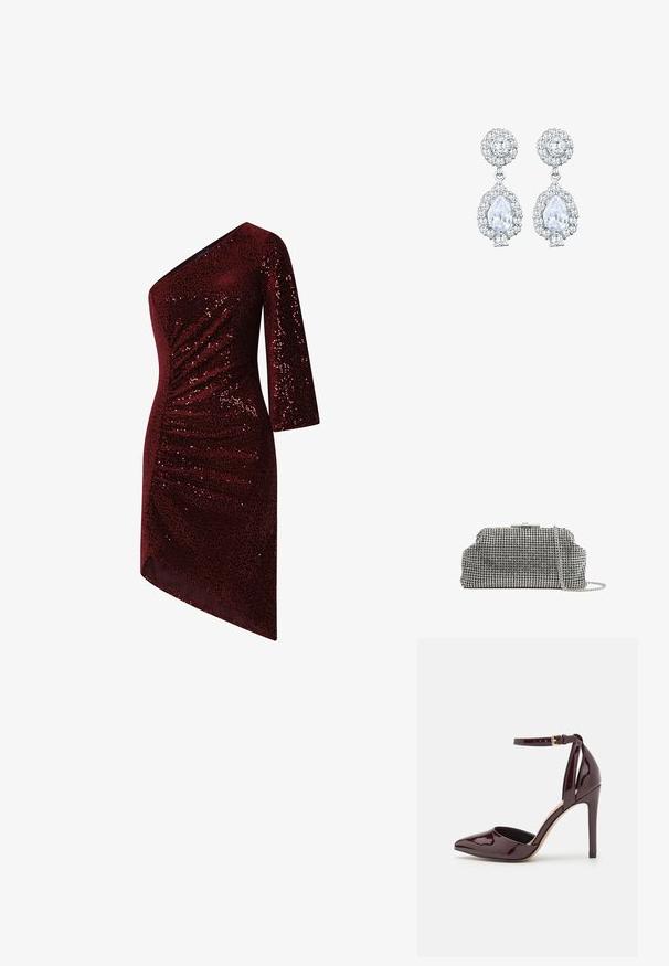 Bordeaux paljetkjole med asymmetrisk design med én skulder, rynket tekstur og en skrå kant. Glat stof med glitrende detaljer.; Bordeaux patentlæder højhælede sko med spids tå, ankelrem og en 10 cm stiletto hæl. Glat tekstur og minimal detaljer.; Reiss ADALINE EMBELLISHED - Clutches - silver coloured; Sølvfarvede øreringe med en rund stud med pavé-indstilling og en pæreformet dråbe omgivet af mindre sten, hvilket fremhæver en funkende effekt.