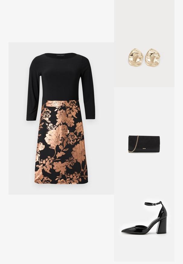Robe noire à manches longues ; corsage ajusté et jupe évasée avec motif floral en or rose. Texture lisse et encolure ronde.; Chaussure à talon haut en cuir verni noir avec un bout pointu, une bride de cheville et un large talon bloc pour la stabilité, présentant une texture lisse et brillante.; Porte-monnaie noir en daim avec une finition texturée, doté d'une chaîne dorée et d'un design épuré et angulaire.; Boucles d'oreilles en métal doré en forme d'ergots, présentant un design irrégulier et lisse avec une surface réfléchissante et des bords ondulés. Sans embellissements supplémentaires.