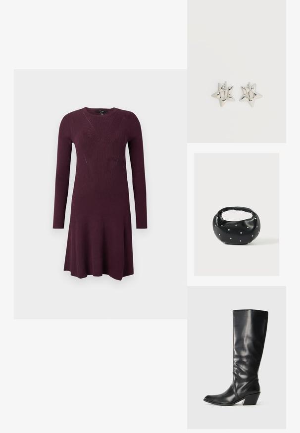 Strickkleid in tiefem Lila, mit langen Ärmeln, einem enganliegenden Oberteil mit diagonalen Rippenmustern und einem auslaufenden Rock.; Schwarze Leder-Stiefel bis zum Knie mit spitzem Zeh, angularer Ferse und glatter Textur. Verfügt über einen dezenten gesteppten Akzent an der Seite.; Schwarze Lederhandtasche mit abgerundeter Form, verziert mit silbernen Nietenakzenten und kurzem Griff. Glatte Struktur und Reißverschlussverschluss.; Silberne, sternförmige Creolen mit einer glatten, polierten Oberfläche auf weißem, schlichtem Hintergrund.