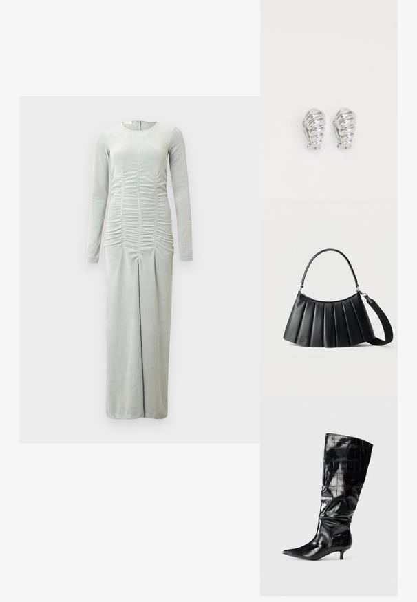 Robe gris clair à manches longues en tissu doux. Présente des fronces sur le devant et une fente. Fermeture éclair au dos.; Bottes noires montantes en matériau croûte embouti brillant, avec un bout pointu et un petit talon kitten. Texture lisse avec des plis doux.; Sac à main en cuir noir plissé avec poignée supérieure et bandoulière amovible sur un fond clair uni.; Boucles d'oreilles en clip argentées avec un design en spirale, présentant une texture métallique lisse et des formes arrondies. Pas d'embellissements ou de motifs visibles.