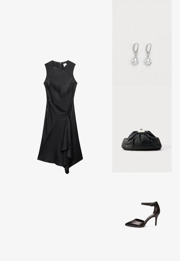 Ärmelloses schwarzes Kleid mit rundem Ausschnitt und asymmetrischem, drapiertem Saum, ausgestattet mit einem Reißverschluss auf der Rückseite.; Schwarzer Leder-Pumps mit spitzem Zehenbereich, Knöchelriemen und schmalem Absatz. Glatte Textur und minimales Zubehör.; Schwarze Leder-Clutch mit geraffter Textur, Metallverschluss und dezentem, auf der Vorderseite geprägtem Logo. Abgerundete Form.; Silberne Klappcreolen mit birnenförmigen klaren Kristallen mit facettierten Oberflächen, die an einem kleinen runden Akzentdetail hängen.