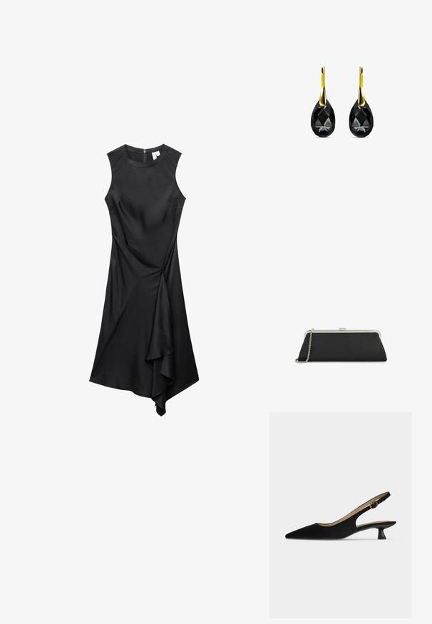 Robe noire sans manches avec encolure ronde et ourlet drapé asymétrique, dotée d'une fermeture éclair au dos.; Chaussure slingback noire à bout pointu, petit talon kitten et bride à boucle dorée, présentée de profil sur fond uni clair.; Longue pochette noire avec cadre métallique argenté et bandoulière chaîne posée sur un fond blanc.; Boucles d'oreilles en cristal noir en forme de goutte, avec un crochet en or jaune poli. Le cristal est taillé pour briller.