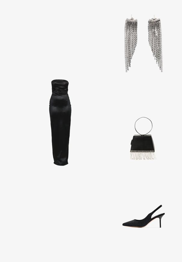 Sort aftenselskabskjole i satin med stropfri, gulvlængde, rynket talje og figursyet silhuet.; Sort slingback pumpe med spids tå, prydet med rhinsten. Har et strømlinet design, høj stilettosandalhæl og en glat indvendig foring.; Sorte læderhåndtaske med en struktureret overflade, pyramideform og en sølvfringe detalje i bunden. Har et rundt håndtag.; Øreringe i sølvtone med faldende kæder og en kant af små klare rhinsten, sikret med bagpå lukninger.