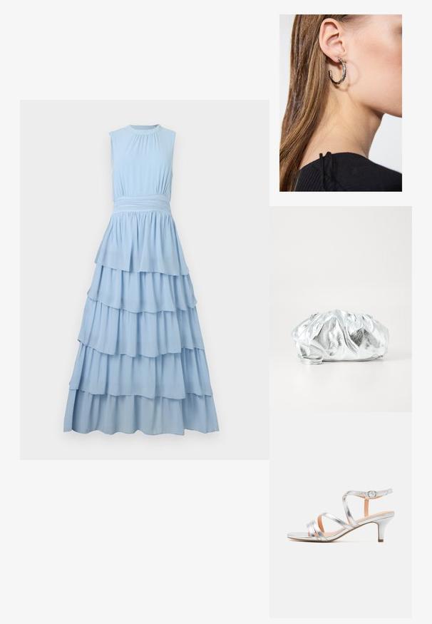 Vestido maxi sin mangas azul claro con cuello alto y falda de volantes en capas, con una amplia cinturilla fruncida.; Sandalia de tacón bajo con tiras plateadas, textura metálica, correa de tobillo ajustable y diseño de punta abierta. Plantilla lisa.; Bolso de mano plateado metálico con un cuerpo suave y fruncido y una correa de hombro delgada. Presenta una textura suave y brillante y una forma redondeada.; Pendiente de aro de plata con un acabado pulido, que presenta pequeños detalles en dorado y una forma redonda, llevado en el lóbulo.