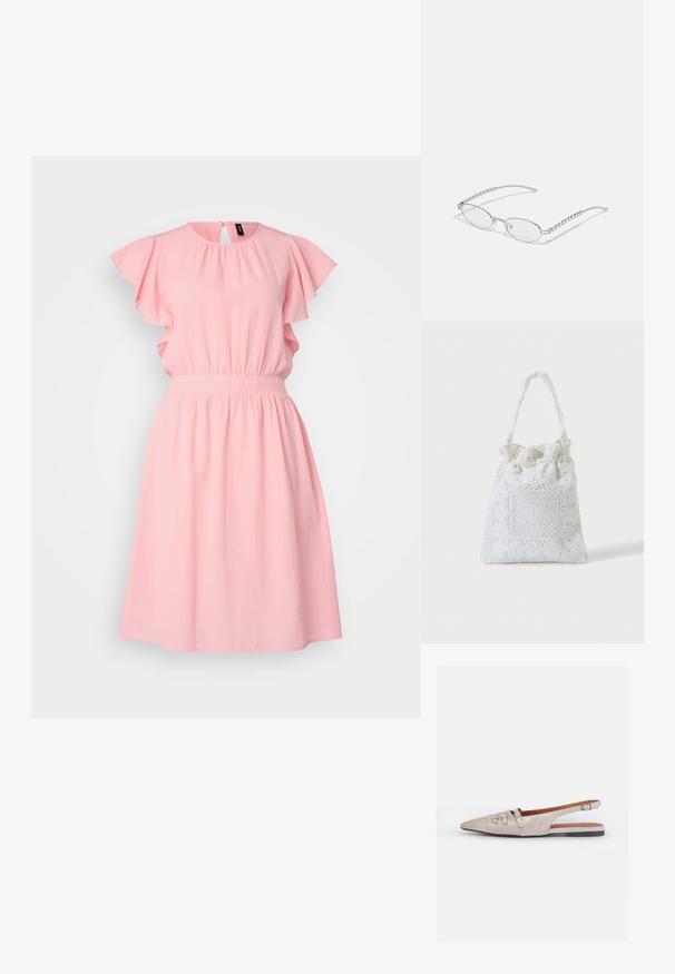 Robe rose en tissu léger, avec des manches volantées, un col rond et une taille élastiquée pour un confort optimal.; Chaussure slingback beige clair avec un bout pointu, une texture en daim doux, ornée de deux boucles décoratives et d'un petit talon plat.; Lunettes ovales avec une monture métallique argentée, verres transparents et accents de branches texturées avec perles. Design léger avec des branches courbées.; Sac cabas en tissu blanc avec broderie florale en dentelle et anse supérieure froncée, présenté sur un fond clair uni.