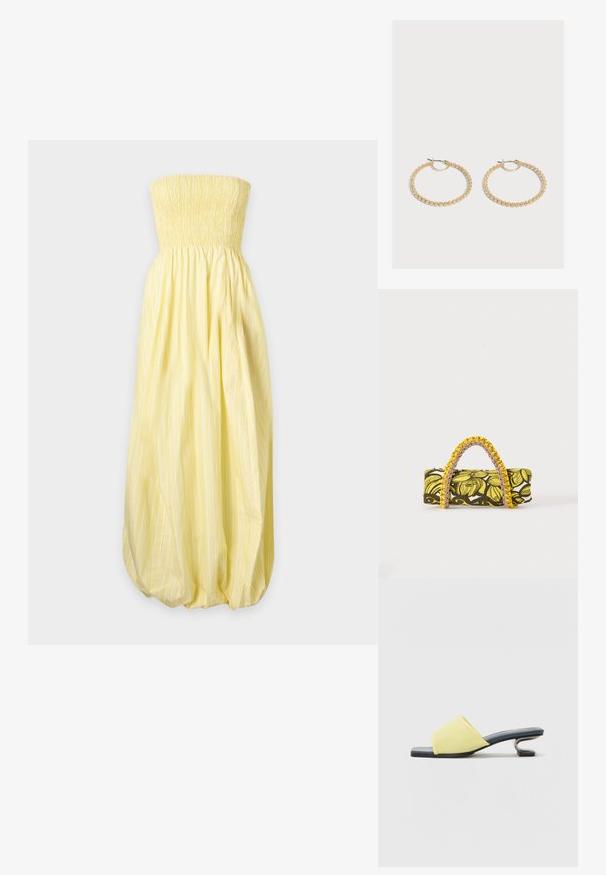 Geel strapless maxi-jurk met een gerimpeld lijfje en subtiele verticale witte strepen, met een losse, geplooide rok.; Geel suède muil met een vierkante neus en een metalen, gebogen hak. De zool is zwart en de binnenzool heeft een patroon.; Rechthoekige tas met geel-zwart bloemenpatroon en gevlochten geel-roze handvat op witte achtergrond.; Een paar middelgrote gouden oorringen met een getextureerd, kralenontwerp op een effen lichte achtergrond.