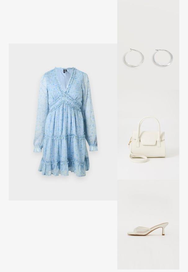 Robe bleu clair à manches longues avec petit imprimé floral, encolure en V, bordure volantée, taille froncée et jupe à volants.; RAID TIANA - Chaussures de mariée - white; Petit sac à main blanc avec doubles poignées, rabat avant et bandoulière amovible avec boucle dorée sur fond blanc uni.; Boucles d’oreilles créoles en métal argenté avec une surface lisse légèrement incurvée et des fermoirs à clapet sur un fond blanc uni.