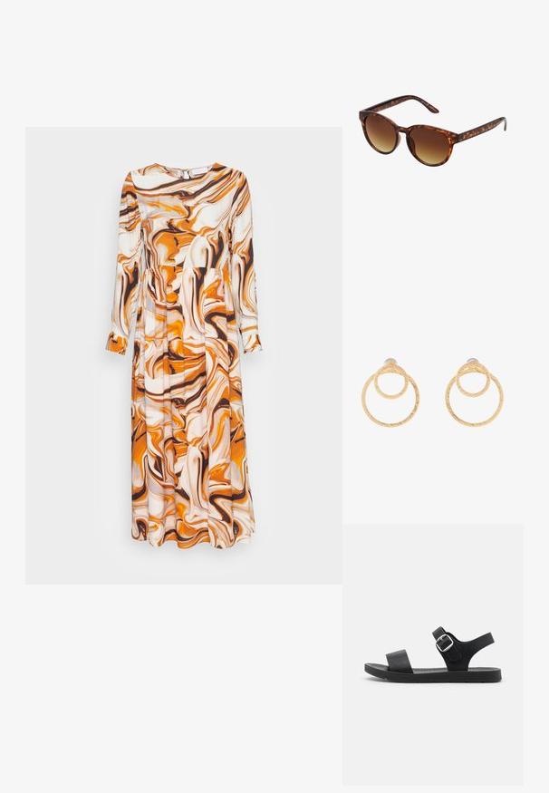 Vestido de manga larga con escote redondo, con un patrón mármol en colores naranja, marrón y crema. Silueta acampanada y tejido ligero.; Sandalia negra con suela plana, hebilla ajustable, dos correas anchas y textura suave, diseñada para la comodidad y facilidad de uso.; Gafas de sol carey con forma de ojo de gato vintage, lentes marrones degradados y un acabado suave y brillante en las monturas y los brazos.; Pendientes de aro en tono dorado que presentan dos círculos entrelazados con un acabado texturizado. Diseñados con un respaldo liso y seguro.