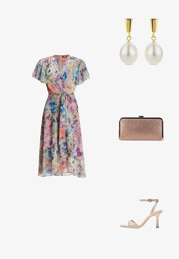 Bloemenprint wikkeljurk met bloemen in pastelblauw, paars en roze, met vlindermouwen, V-hals en bijpassende stoffen ceintuur gestrikt in de taille.; Nude lakleren hoge hak sandaal met een dunne enkelband en ronde gesp, open teen ontwerp en een slanke stilettohak.; Rechthoekige clutch van roségoud met fonkelende strass steentjes en een metalen sluiting aan de bovenzijde, afgebeeld tegen een witte achtergrond.; Gouden druppel oorbellen met grote witte ovale parels die hangen aan een gepolijste rechthoekige gouden steker.