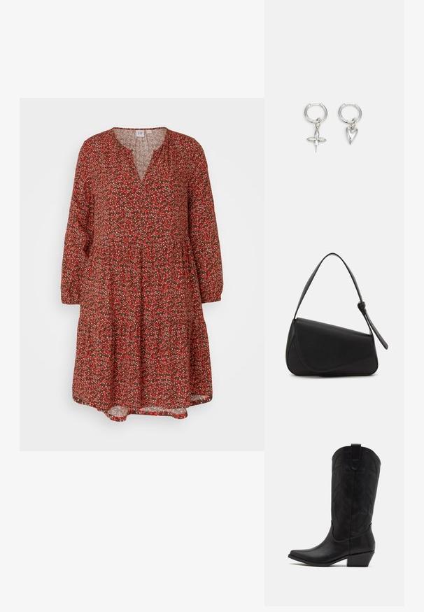GAP ZEN MINI TIER DRESS - Päevakleit - red; Mustvalge nahkne cowboy saabas terava varbaga, madala kuhjatud kontsaga ning keeruka reljeefse lehemustriga säär. Üleval servas silmus mugavaks selga panemiseks.; Mustmust värvi nahk-käekott, kolmnurkse kujuga, kaldega klapp ja ümar pehandle. Omab siledat tekstuuri ja minimalistikku kujundust.; Hõbedased rõngassõrmused, millel on risti ja südame ripats. Siledad, läikivad pinnad koos poleeritud viimistlusega. Iga ripats ripub kindlas silmus.