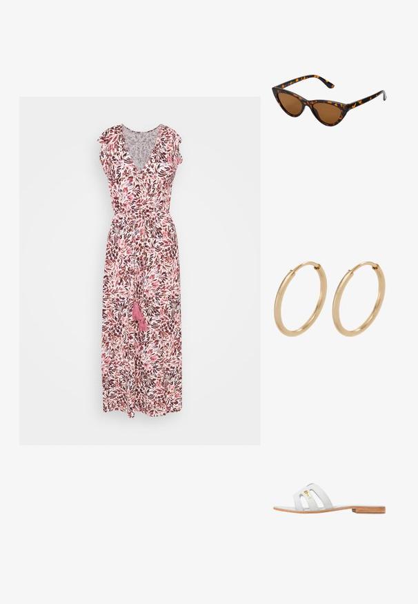 Vestido maxi floral con escote en V profundo, cortas mangas con volantes y cintura elástica. Presenta un patrón en tonos rosa, púrpura y blanco, además de detalles con borlas.; Sandalia deslizante de cuero gris con tres correas cortadas, suela de madera plana y un acento dorado del logo en la correa superior.; Gafas de sol estilo ojo de gato con montura de carey negra y naranja, lentes marrones y puntas elegantes y afiladas. Presenta un logo minimalista en la patilla.; Pendientes de aro de oro con un acabado suave y pulido. Forma redondeada, tamaño mediano, con un mecanismo de cierre seguro.