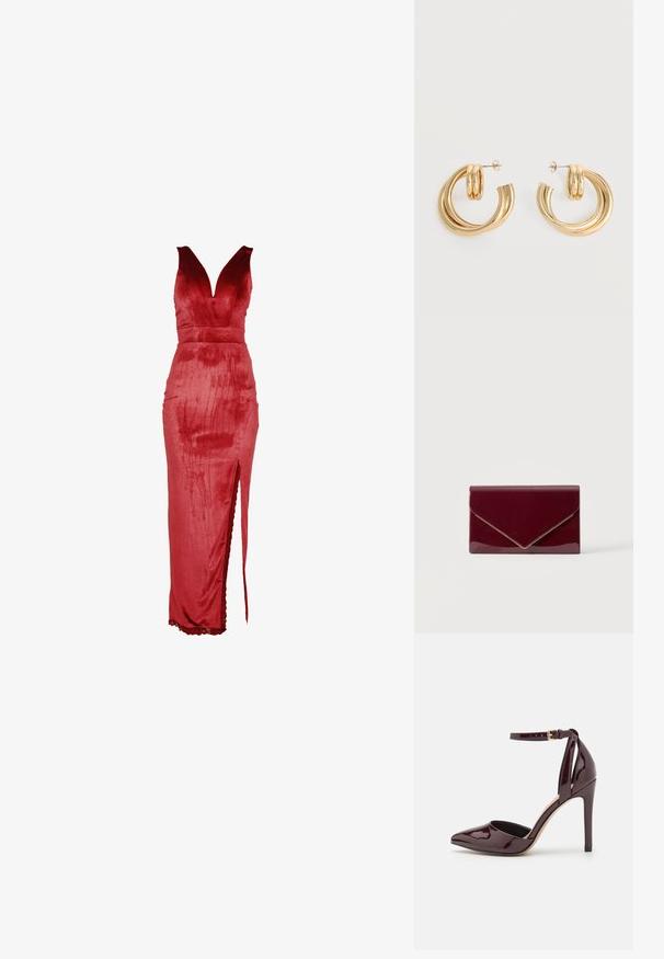 Vestido de terciopelo rojo con escote en V profundo, cuerpo ajustado y abertura lateral. El diseño presenta una textura suave y un borde de encaje en el dobladillo.; Zapato de charol burdeos de tacón alto con punta afilada, correa en el tobillo y un tacón de 10 cm tipo stiletto. Textura suave y detalles mínimos.; Bolso de mano estilo sobre en rojo oscuro brillante con ribete dorado a lo largo del borde de la solapa sobre un fondo claro liso.; Par de pendientes de aro doble brillante de oro con cierres de presión sobre un fondo blanco.