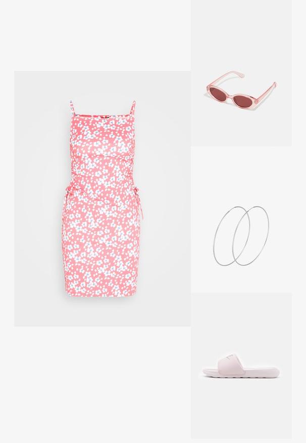 Pieces PCHYLMU DRAWSTRING MINI DRESS - Šaty do práce - pink flambe; Ružová posuvná sandála s flexibilnou gumovou podrážkou, vystuženým remienkom a minimalistickým dizajnom. Obsahuje logo na remienku a hladký povrch.; Ružové priehľadné slnečné okuliare s oválnymi šošovkami, tmavočerveným tónovaním a štíhlymi ramenami, so hladkým povrchom a jemnými detailmi na ráme.; Strieborné kruhové náušnice s minimalistickým dizajnom. Cirkulárny tvar, hladký povrch a tenký profil. Ľahké s lesklým povrchom.