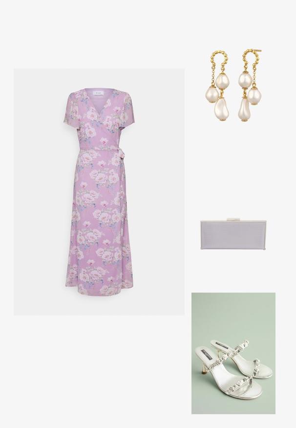VILA VIINGRID ANCLE WRAP DRESS - Hverdagskjole - pastel lilacaop; Sølv hæle sandaler med klare stropper og blomsterudsmykninger. De har et elegant design og en skinnende finish, velegnet til formelle begivenheder.; Rektangulær lavendel clutch lavet af tekstureret materiale med glatte kanter. Har en sølv spænde lukning på toppen.; Guld hoop øreringe med tre dråbeformede, hvide perler, hver med en glat overflade og en poleret finish, forbundet af delikate kæder.