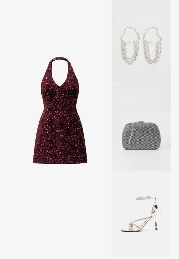 Bordeaux halter-jurk bedekt met pailletten, met een diepe V-halslijn en een aansluitende, korte silhouette. Soepele textuur met reflecterende accenten.; Zilveren hoge hak sandalen met een geschenkdesign, glinsterend materiaal, strassaccenten en een slanke enkelband. Vierkante neus en gepolijste hak.; Zwart-witte textuur clutch tas met een ronde vorm, zilveren kettingband en een metalen sluiting aan de bovenkant.; Zilveren oorringen in de vorm van een hart, versierd met watervalletjes van heldere rhinestones voor extra sprankeling en textuur.