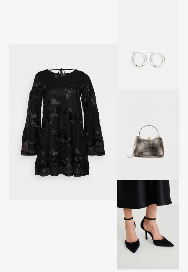 Schwarzes Kleid mit langen Glockenärmeln, floralem Stickerei und einer Bindeschleife im Nacken. Hergestellt aus einem glatten, leicht durchsichtigen Stoff.; Schwarze spitze High Heels aus glattem Stoff mit einem Stiletto-Absatz und einem schmalen Knöchelriemen, mit einem offenen Seitendesign.; Kleine Handtasche mit silbernem Gittermuster, gebogenem Griff, großem Perlenverschluss und einem dünnen silbernen Kettenriemen auf schlichtem Hintergrund.; Silberne Creolen mit glänzender Oberfläche, die eine kreisrunde Form haben und mit einem schwenkbaren Verschluss ausgestattet sind. Glatte Textur mit minimalen Details.