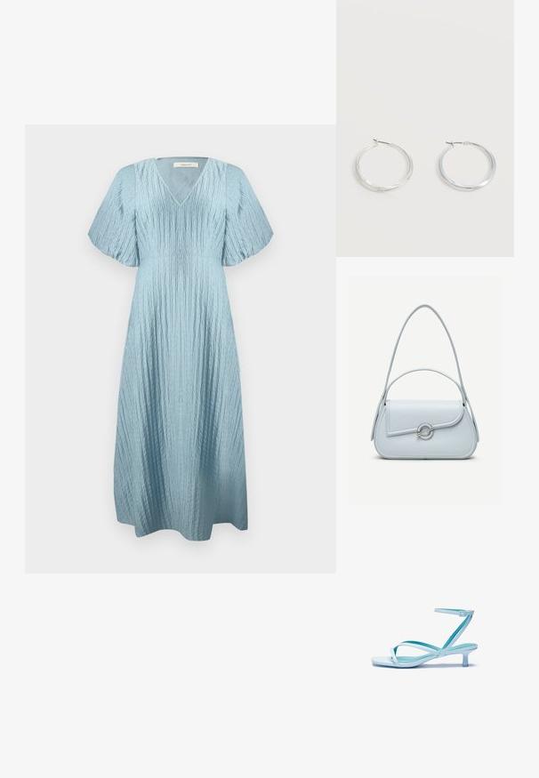 Lichtblauwe midi-jurk met textuur, V-hals, korte pofmouwen en een getailleerde taille, weergegeven op een effen witte achtergrond.; Lichtblauwe sandaal met bandjes, vierkante teen, lage hak, verstelbare enkelband en een gladde, glanzende afwerking. Kruisende bandjes op de voetbed.; Lichtblauwe leren handtas met een afgeronde klep, zilveren ronde sluiting en twee schouderbanden tegen een effen achtergrond.; Zilverkleurige metalen creolen oorbellen met een glad, licht gebogen oppervlak en sluitingen met haaksluiting op een effen witte achtergrond.