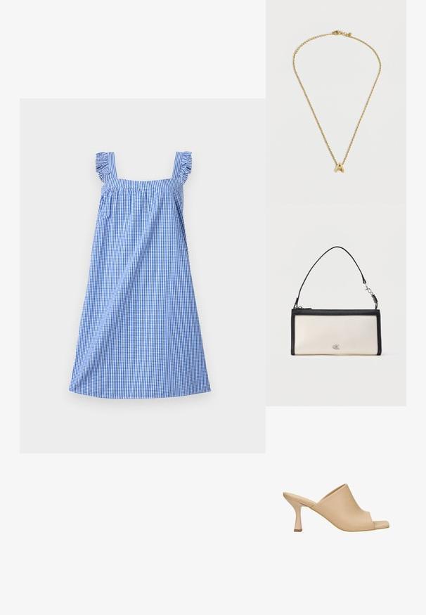 Robe sans manches à carreaux bleus et blancs avec bretelles à volants et encolure carrée, étalée à plat sur un fond clair.; Mules beige à bout ouvert avec une tige courbée, en cuir lisse, et un talon bloc de hauteur intermédiaire avec un accent de base contrastant.; Pochette rectangulaire crème avec bordure et poignée noires, ornée d'un petit logo "cK" argenté au centre devant.; Collier délicat en chaîne d'or avec un pendentif unique en forme de lettre majuscule "A" et une petite fermeture.